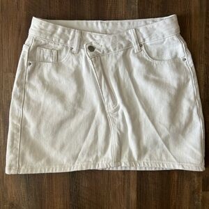 White denim skirt